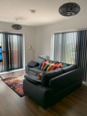 Lakeside 2 BED LUXURY APARTMENT No PARTIES No EVENTS Early Check-in Late Check- Out Allowed